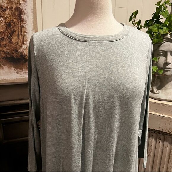 Kim & Cami Top Pastel Green Long Sleeves Back lined with Buttons size 1X - Picture 10 of 12